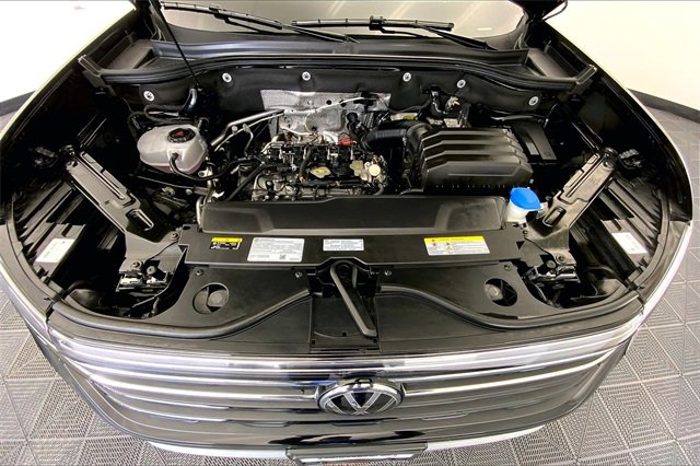Used 2025 Volkswagen Atlas Peak Edition SE image 10