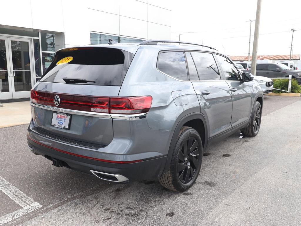 Used 2025 Volkswagen Atlas SE image 13