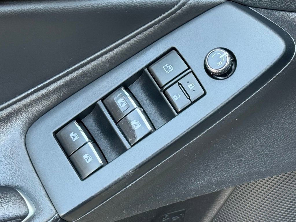 Used 2022 Toyota Avalon XLE FWD image 11