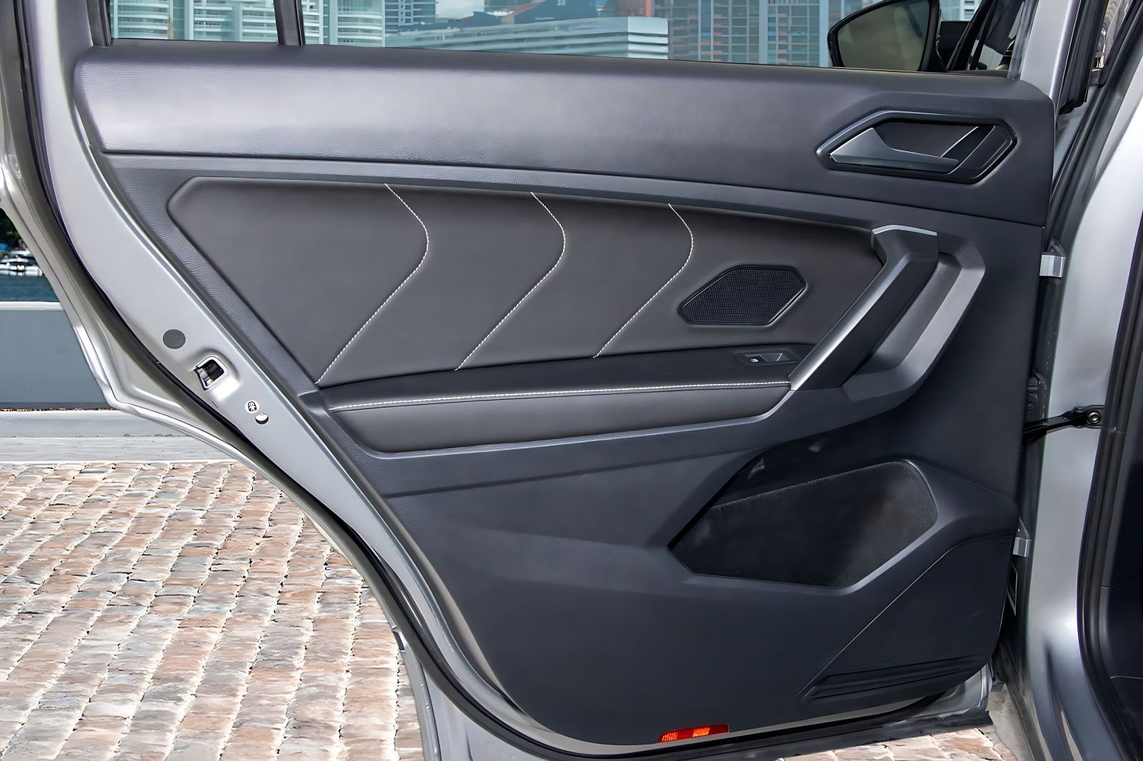 Used 2024 Volkswagen Tiguan SE R-Line FWD image 11