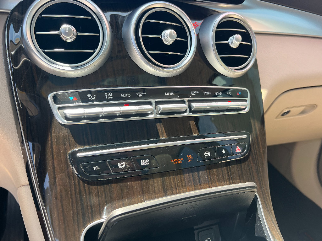 Used 2021 Mercedes-Benz GLC 300 4MATIC w/ Premium Package image 26