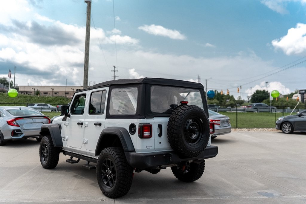 Used 2018 Jeep Wrangler Unlimited Sport AWD/4WD image 4