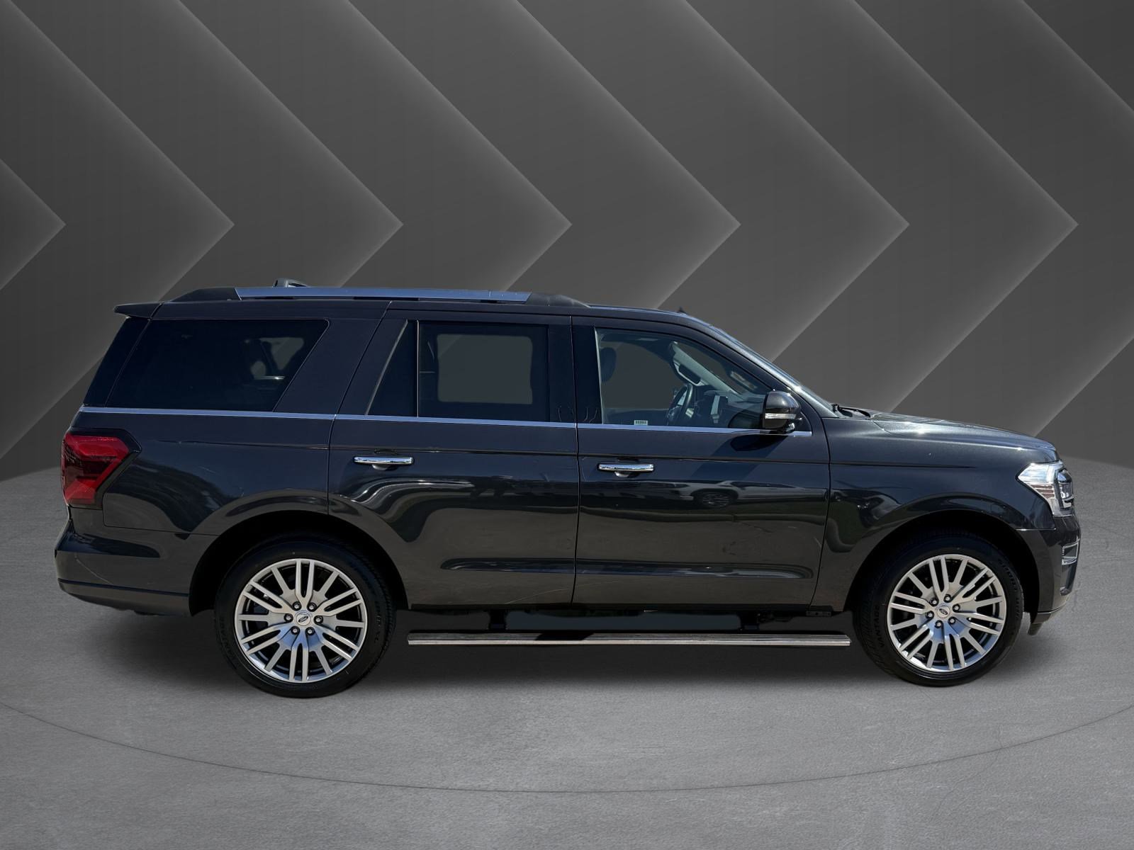 Used 2024 Ford Expedition Limited image 3