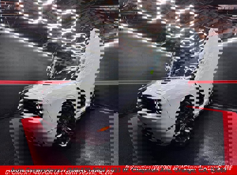 Used 2015 Dodge Challenger SXT Plus w/ Technology Group RWD image 2