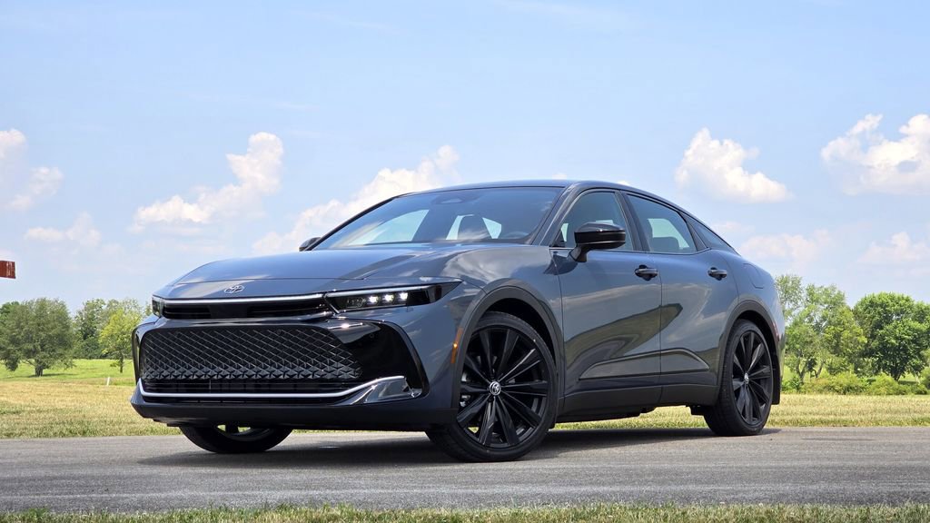 Used 2023 Toyota Crown Limited image 1