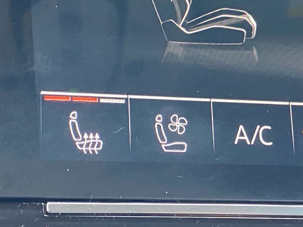 Used 2023 Audi e-tron Premium Plus w/ Premium Plus Package image 13