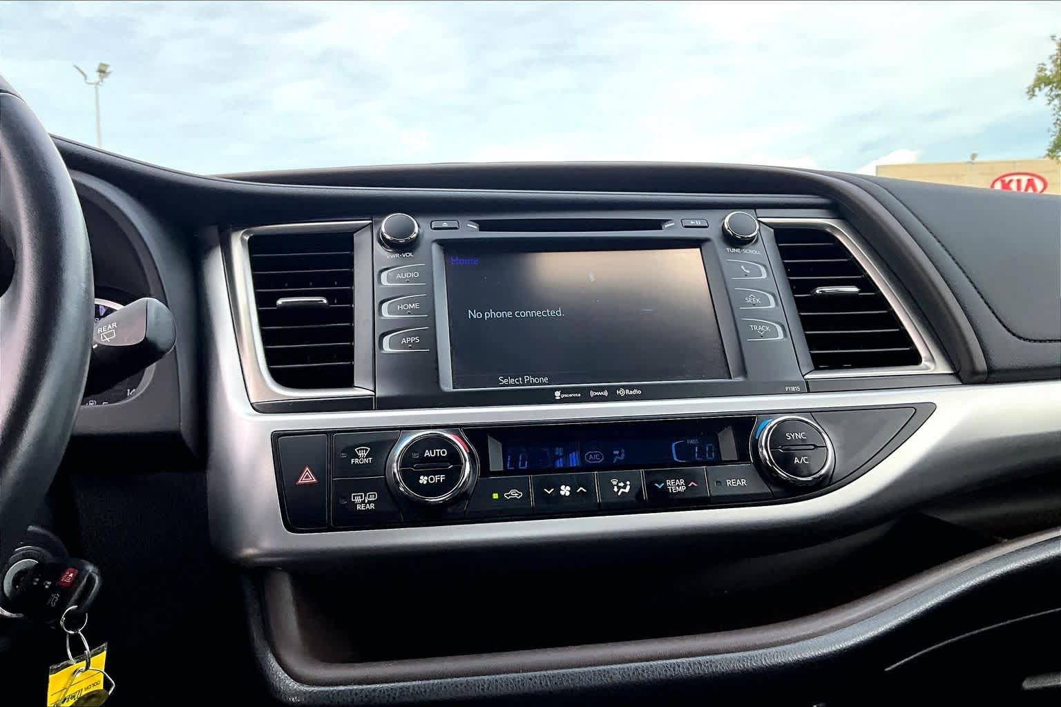 Used 2019 Toyota Highlander Plus AWD/4WD image 35