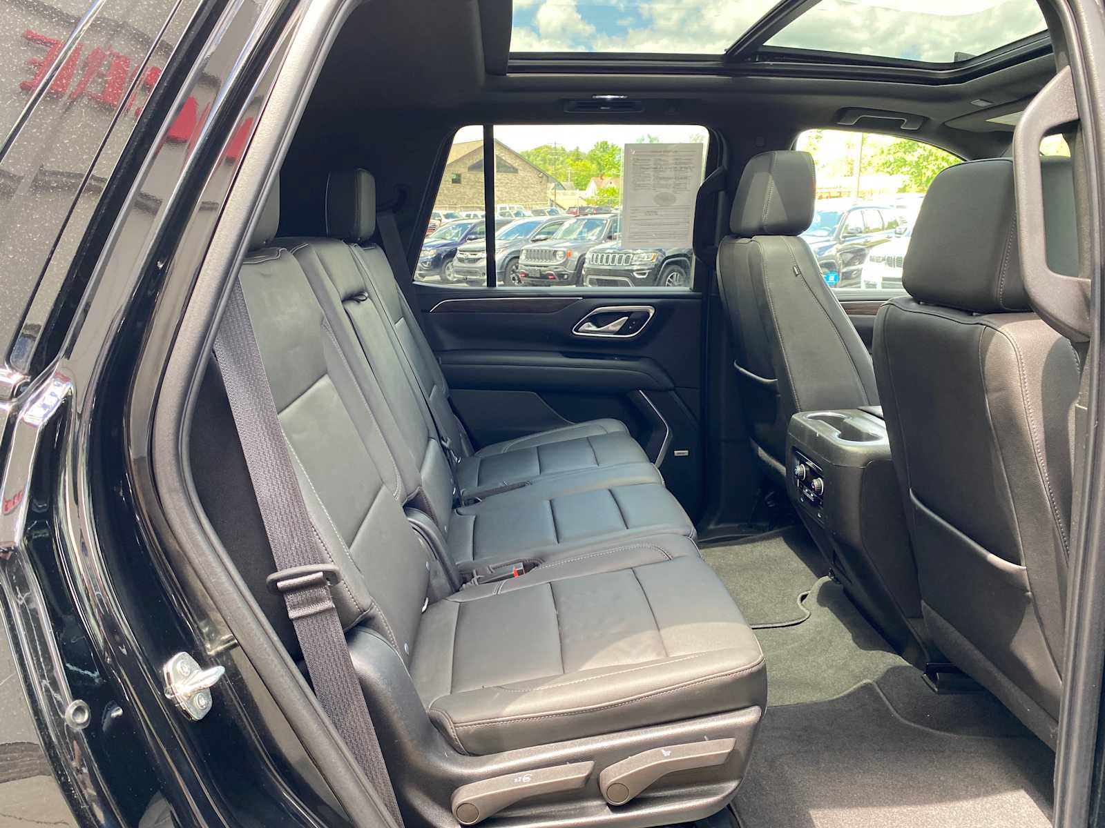 Used 2022 Chevrolet Tahoe Z71 w/ Off-Road Capability Package AWD/4WD image 33