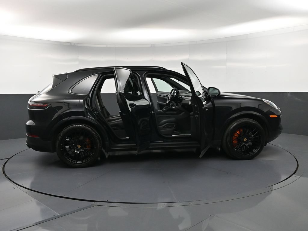 Certified 2022 Porsche Cayenne Platinum Edition AWD/4WD image 35