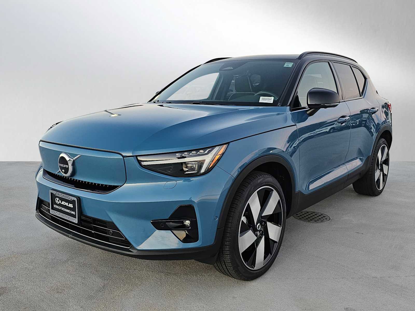 Used 2023 Volvo XC40 Recharge Ultimate image 7