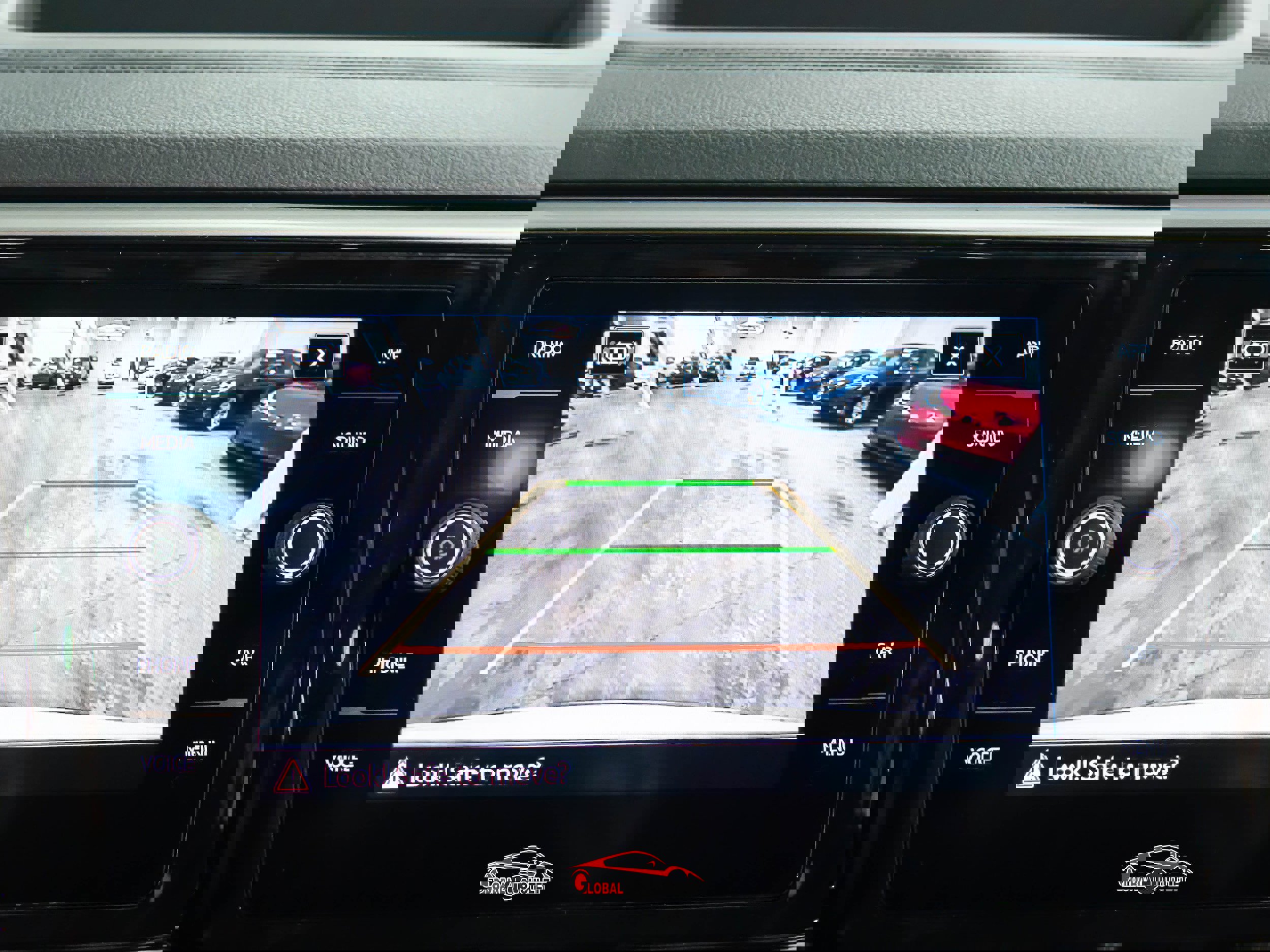 Used 2022 Volkswagen Atlas SE image 31