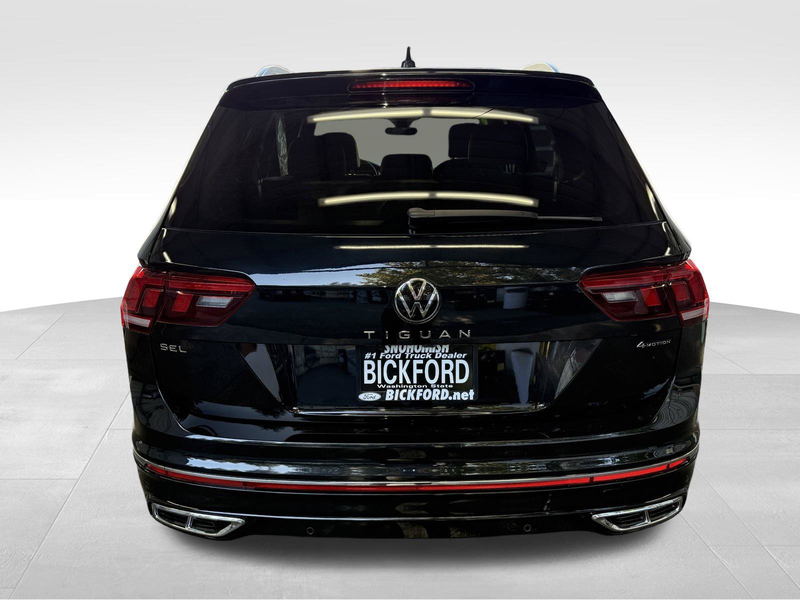 Used 2024 Volkswagen Tiguan SEL R-Line AWD/4WD image 6