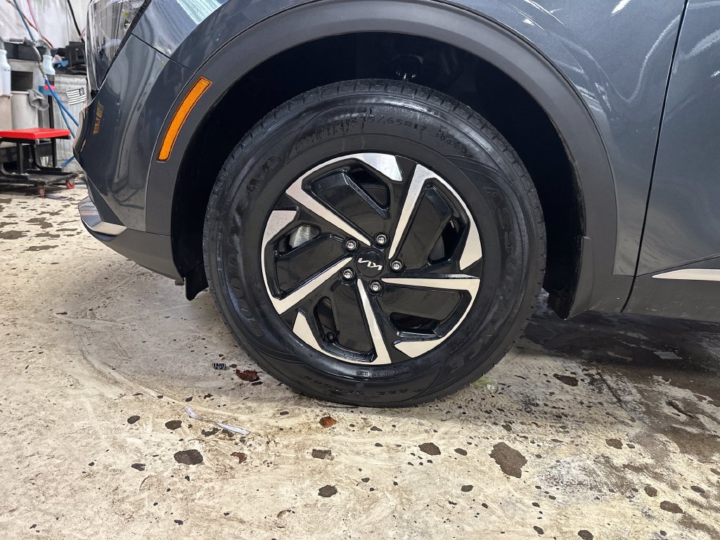 Used 2023 Kia Sportage LX AWD/4WD image 11