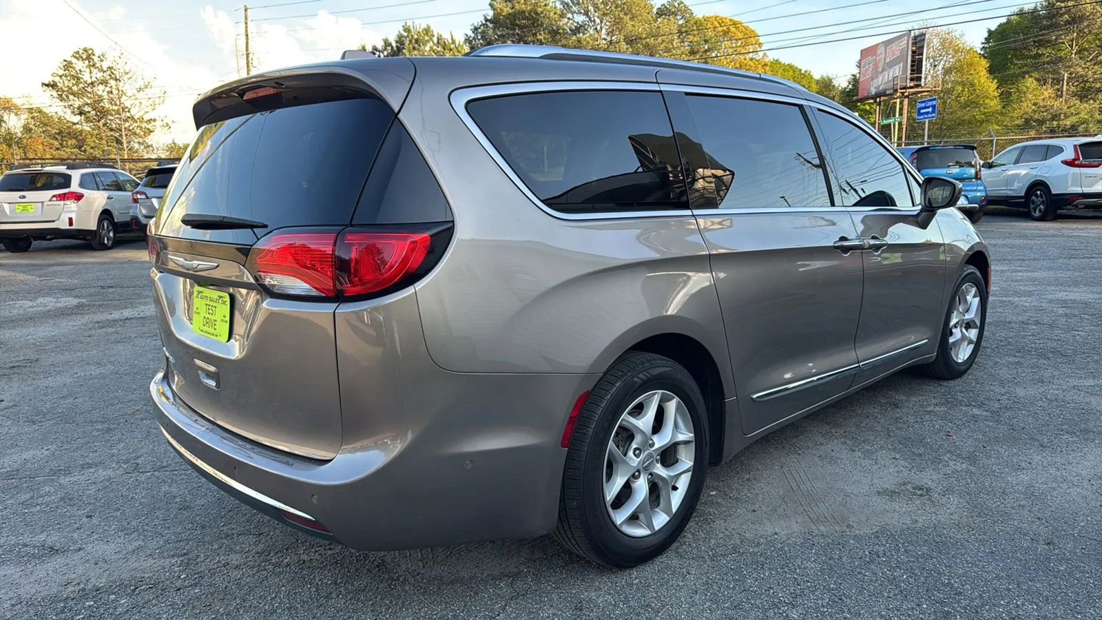 Used 2018 Chrysler Pacifica Touring-L Plus w/ Advanced Safetytec Group image 5