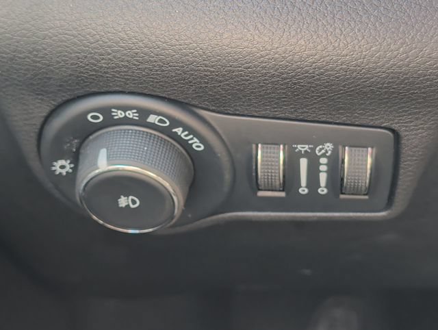 Used 2024 Jeep Compass Latitude AWD/4WD image 19