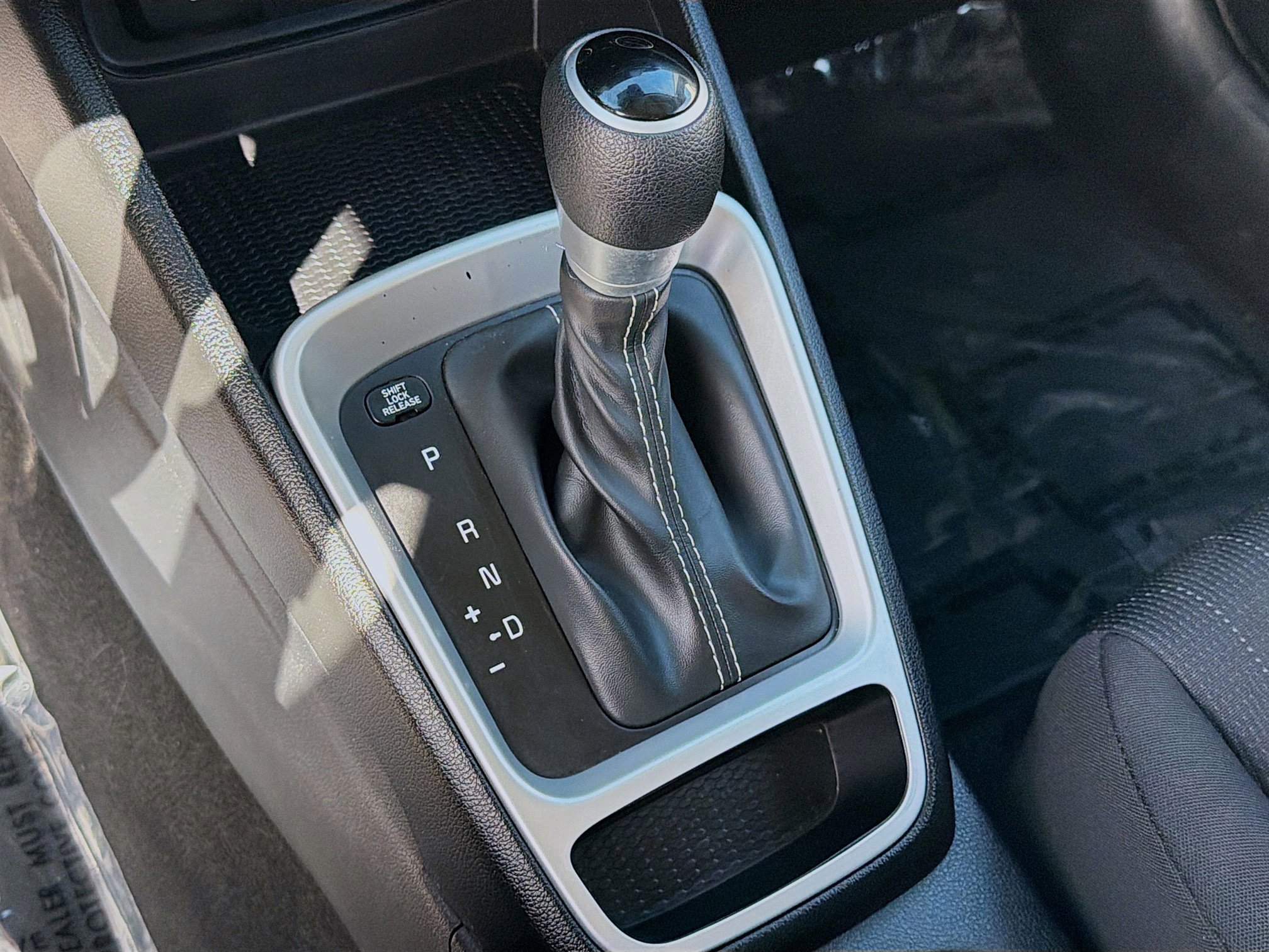 Used 2022 Hyundai Venue SE FWD image 13