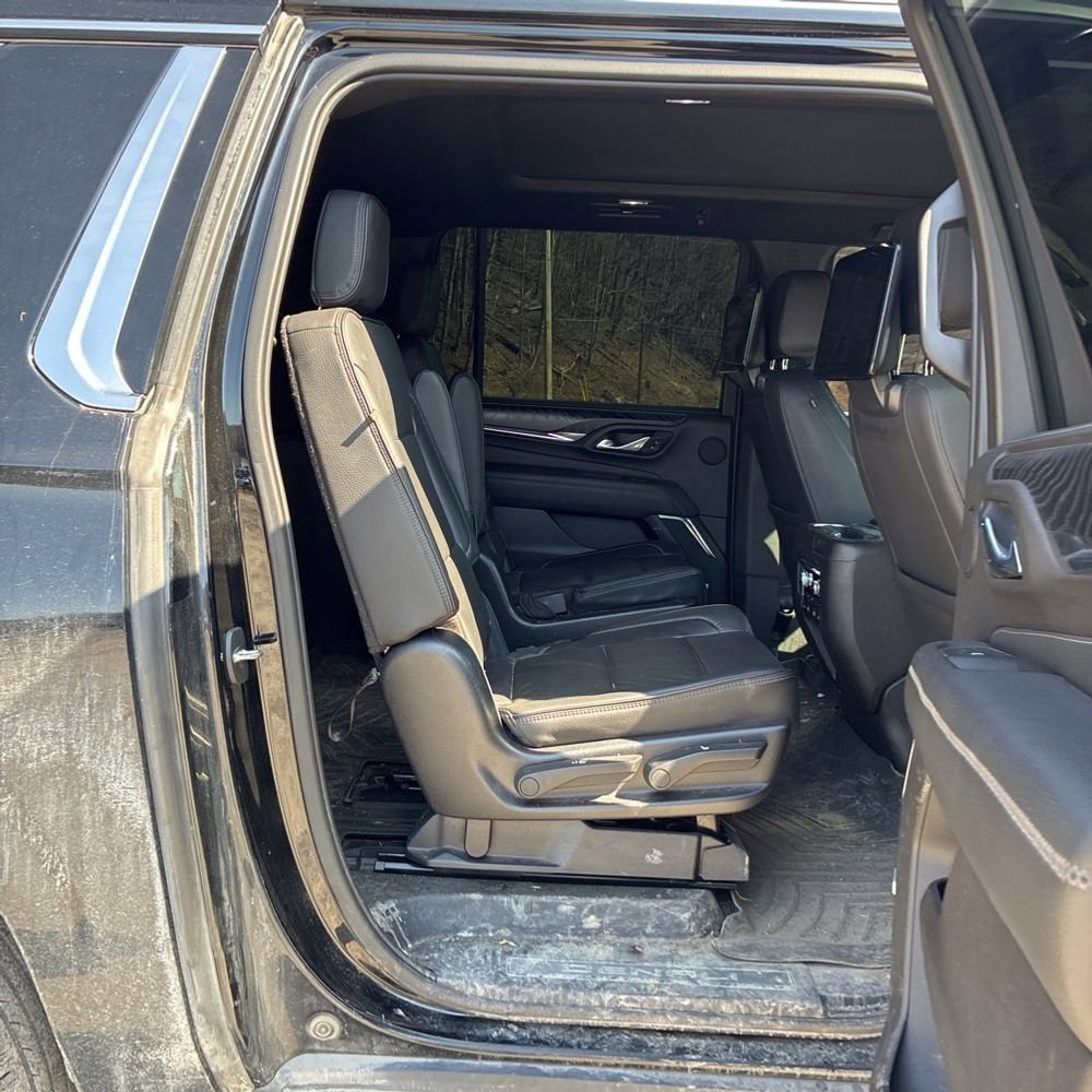 Used 2021 GMC Yukon XL Denali w/ Denali Premium Package image 17