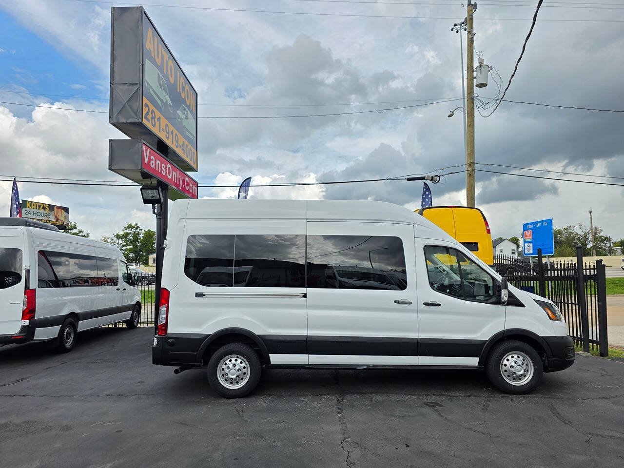 Used 2024 Ford Transit 250 148 High Roof AWD image 3