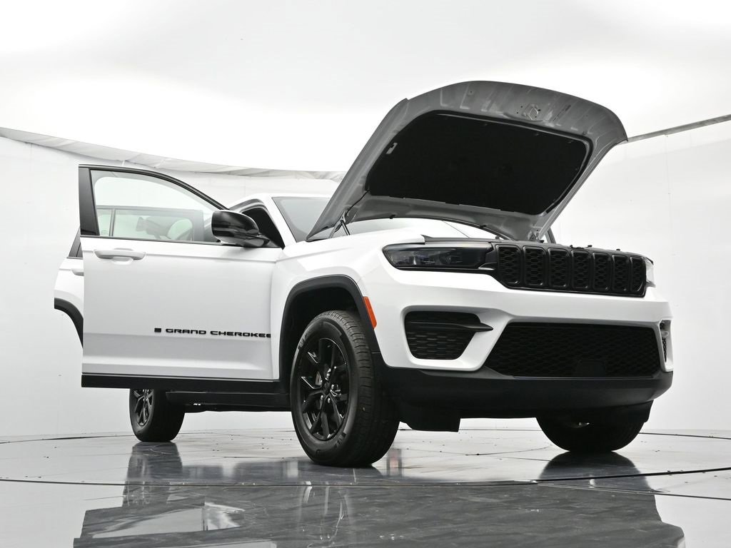 Certified 2024 Jeep Grand Cherokee Altitude image 58