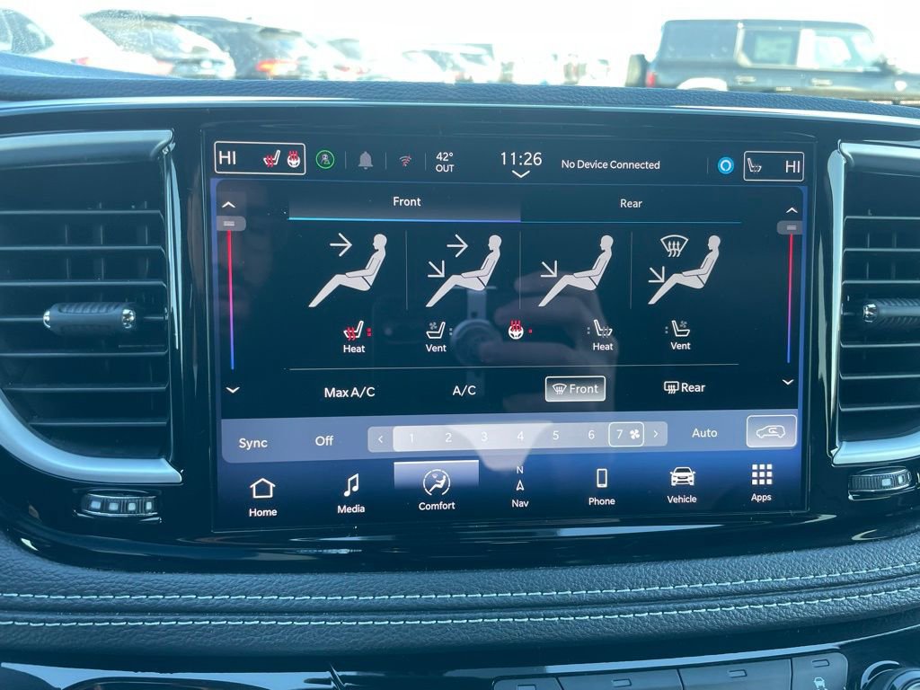 Used 2025 Chrysler Pacifica Limited image 16