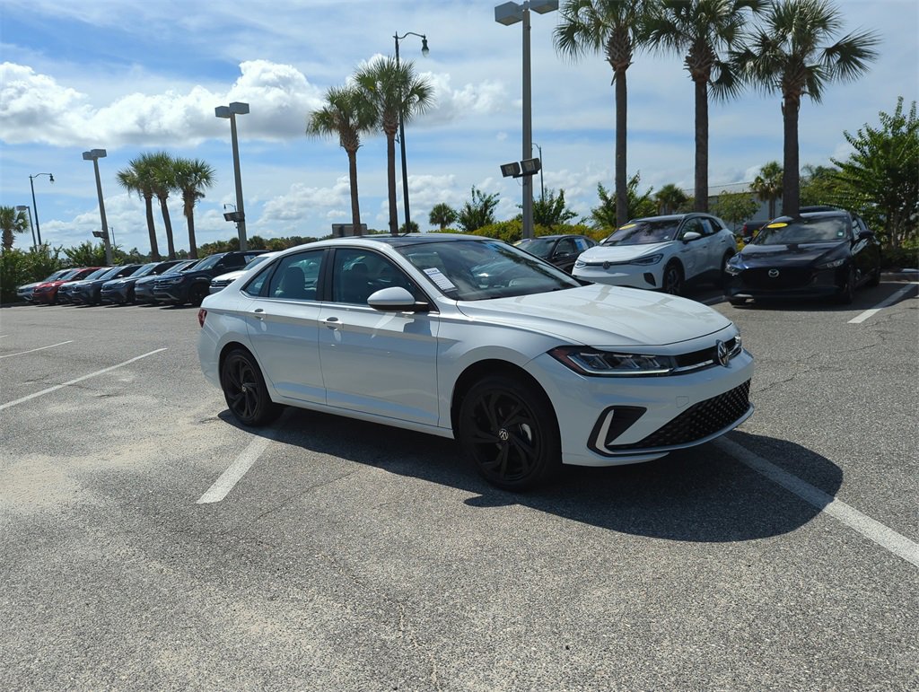 New 2025 Volkswagen Jetta SE image 2