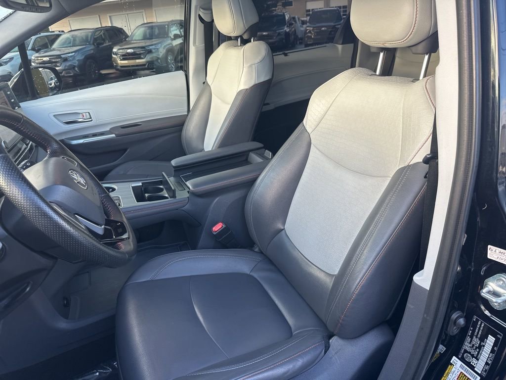 Used 2021 Toyota Sienna XSE image 25