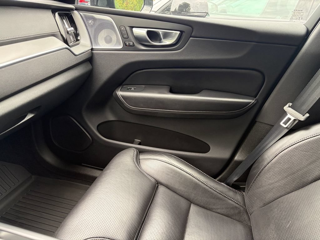 Certified 2024 Volvo XC60 T8 Ultimate w/ Climate Package AWD/4WD image 12