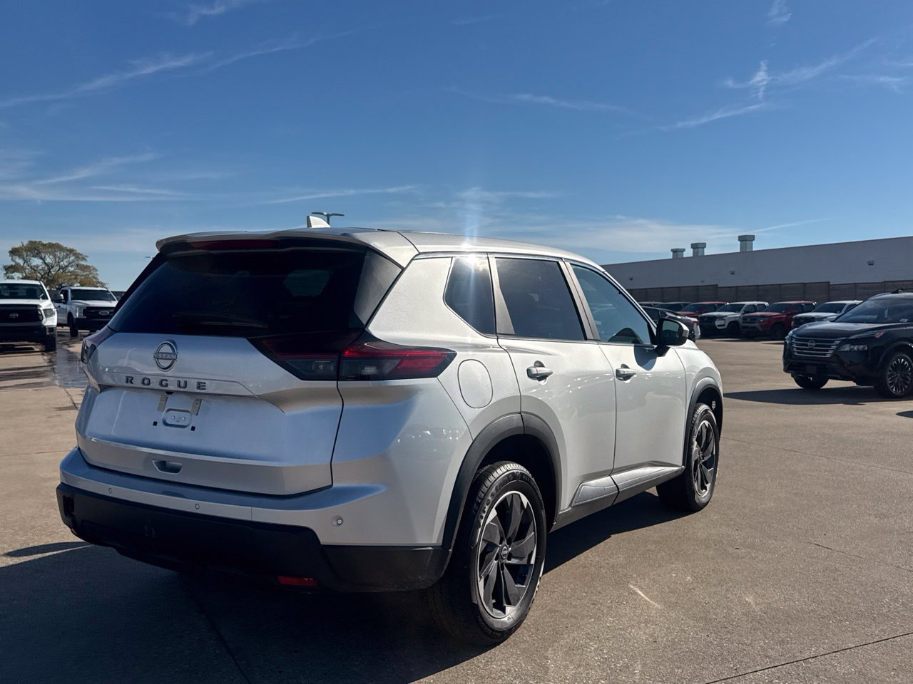 Certified 2025 Nissan Rogue SV FWD image 22
