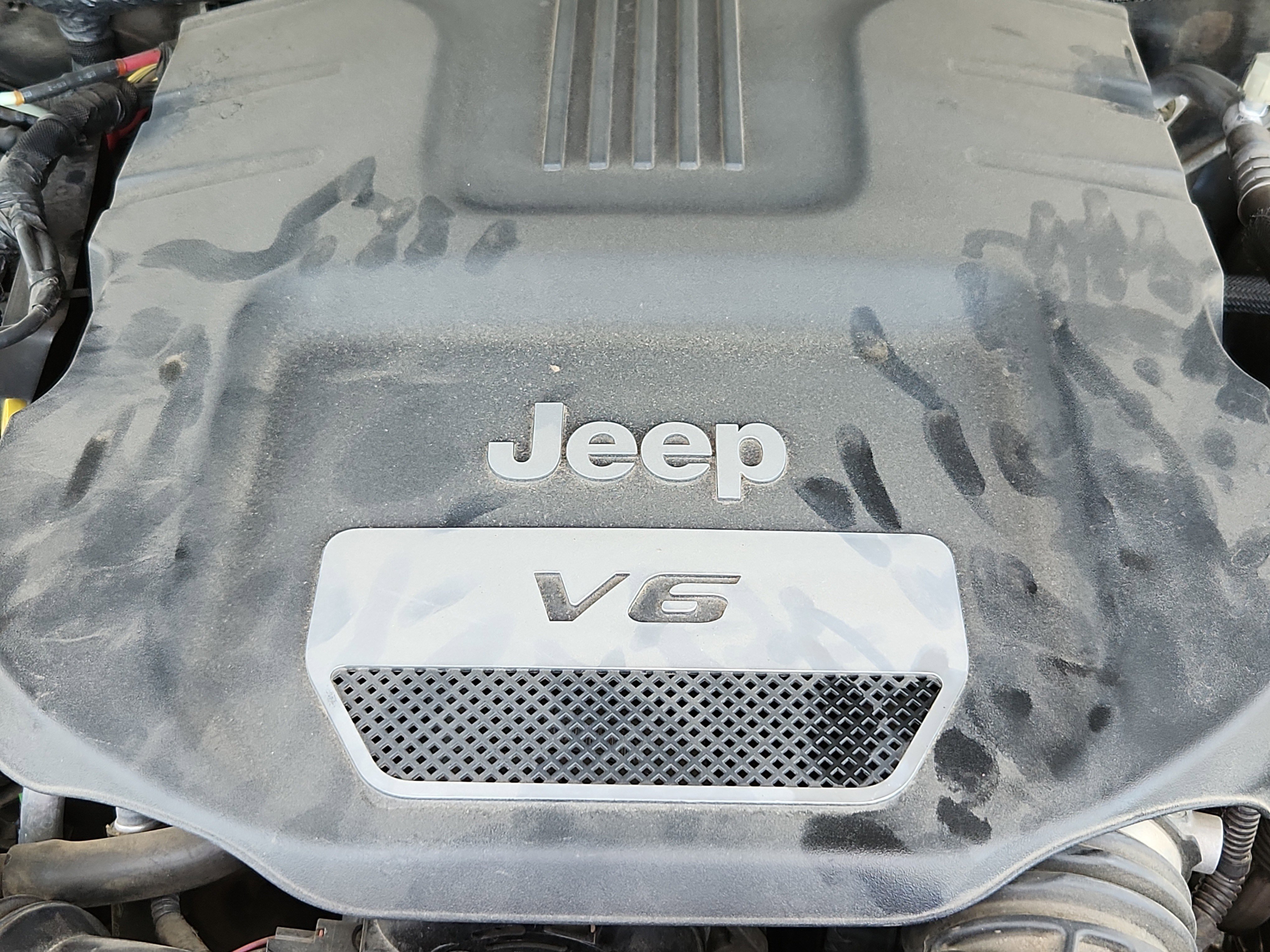 Used 2018 Jeep Wrangler Unlimited Sahara w/ Connectivity Group image 9