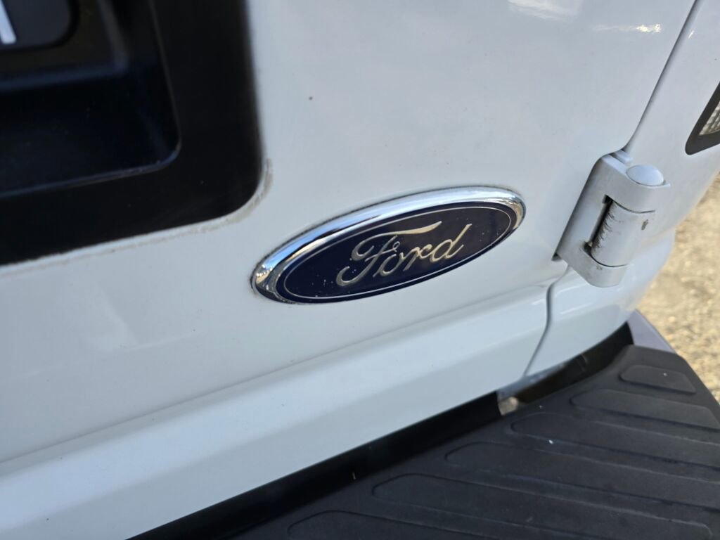 Used 2002 Ford E-250 and Econoline 250 E-250 image 29