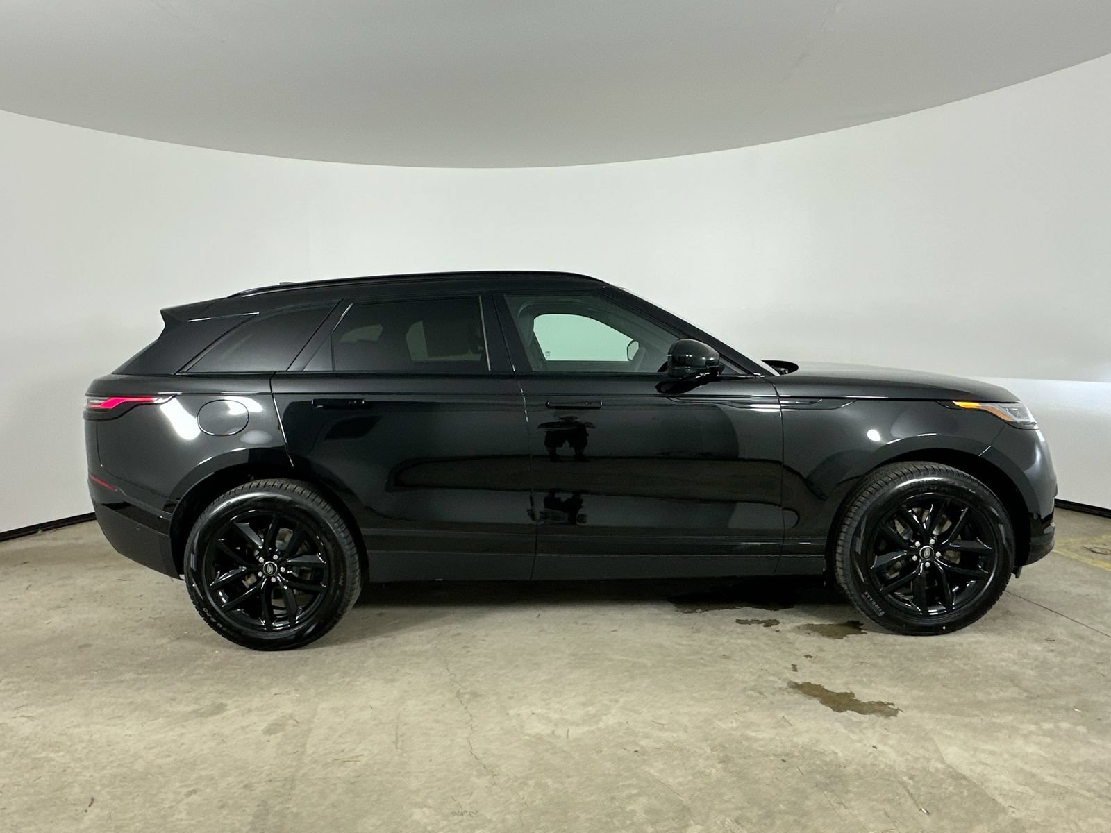 New 2026 Land Rover Range Rover Velar S AWD/4WD image 11