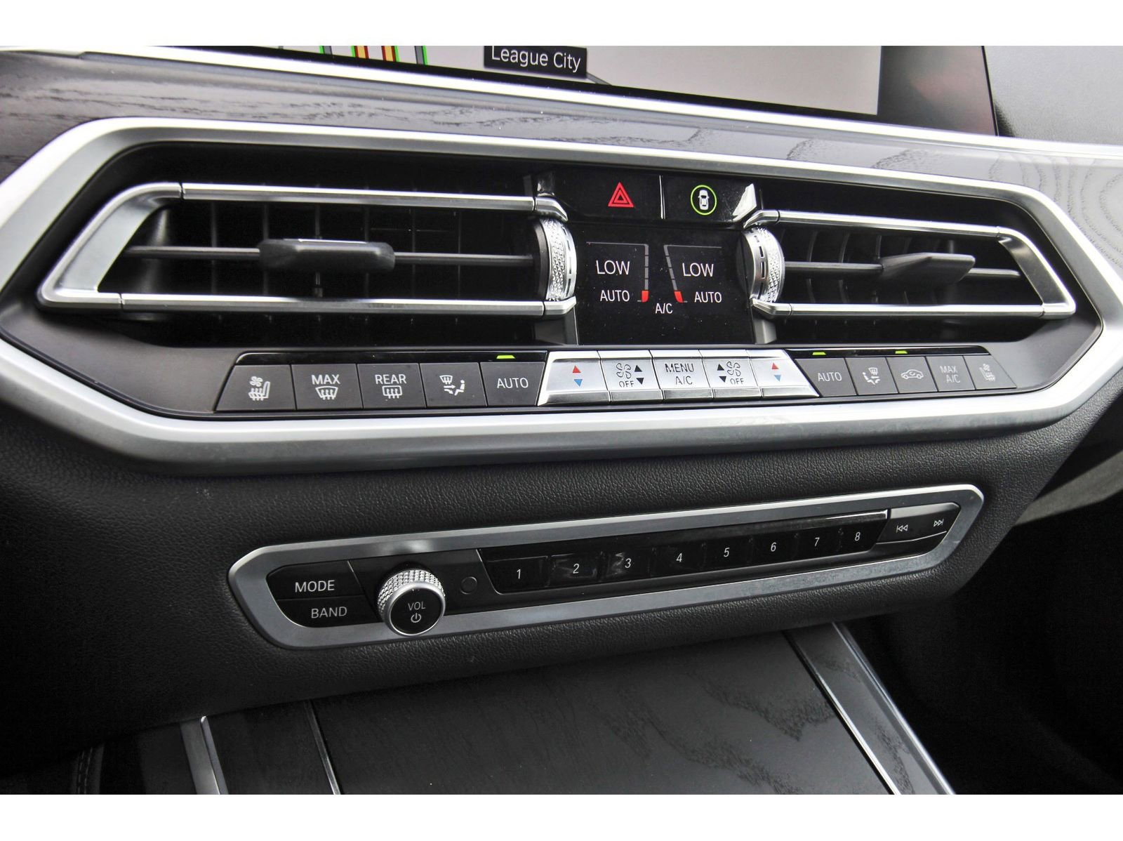 Used 2022 BMW X7 M50i w/ Dynamic Handling Package image 29