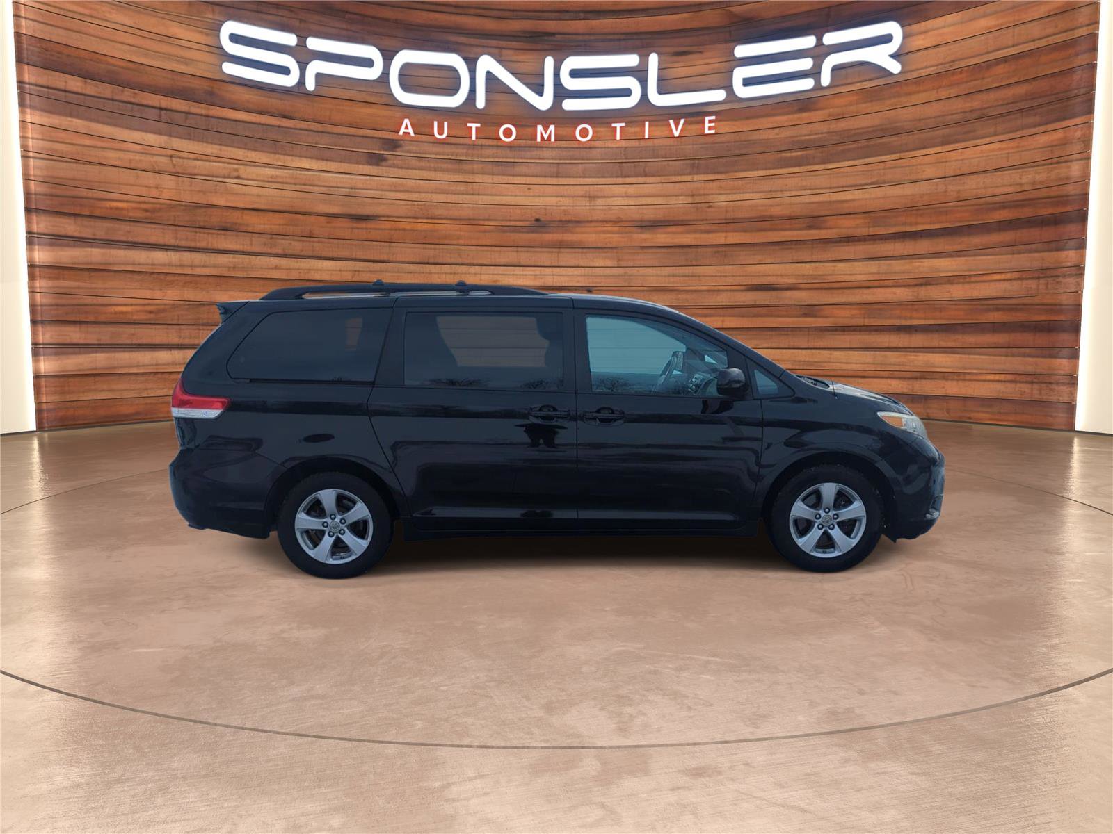 Used 2011 Toyota Sienna LE image 6