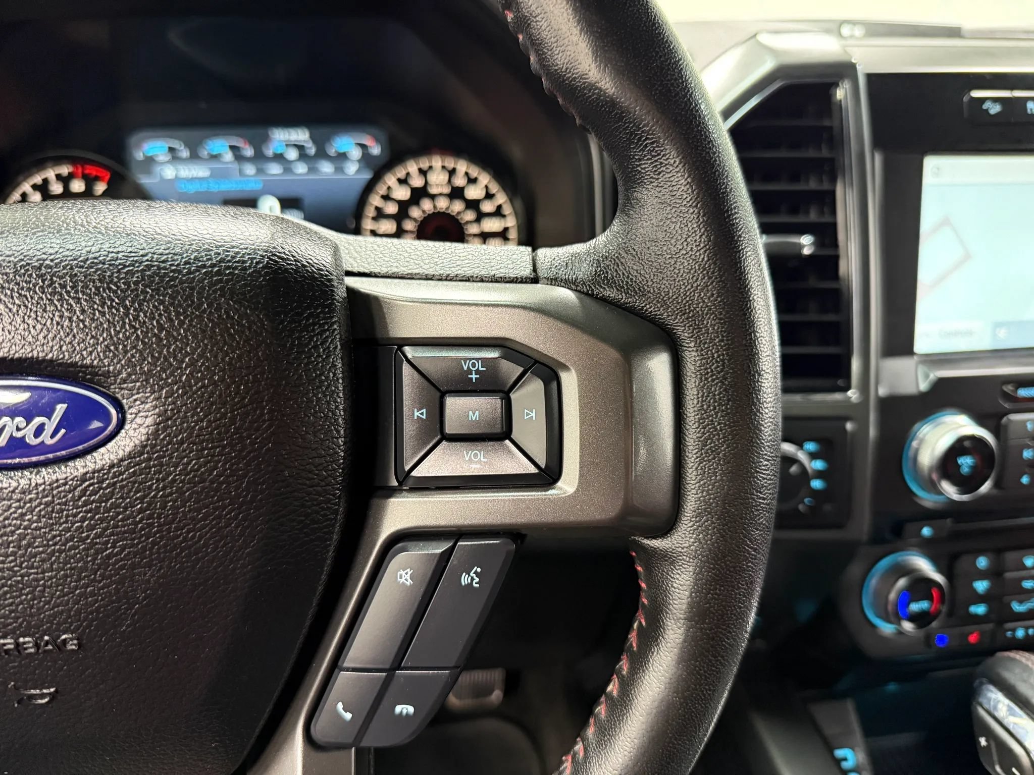 Used 2018 Ford F150 Lariat w/ Equipment Group 502A Luxury AWD/4WD image 29
