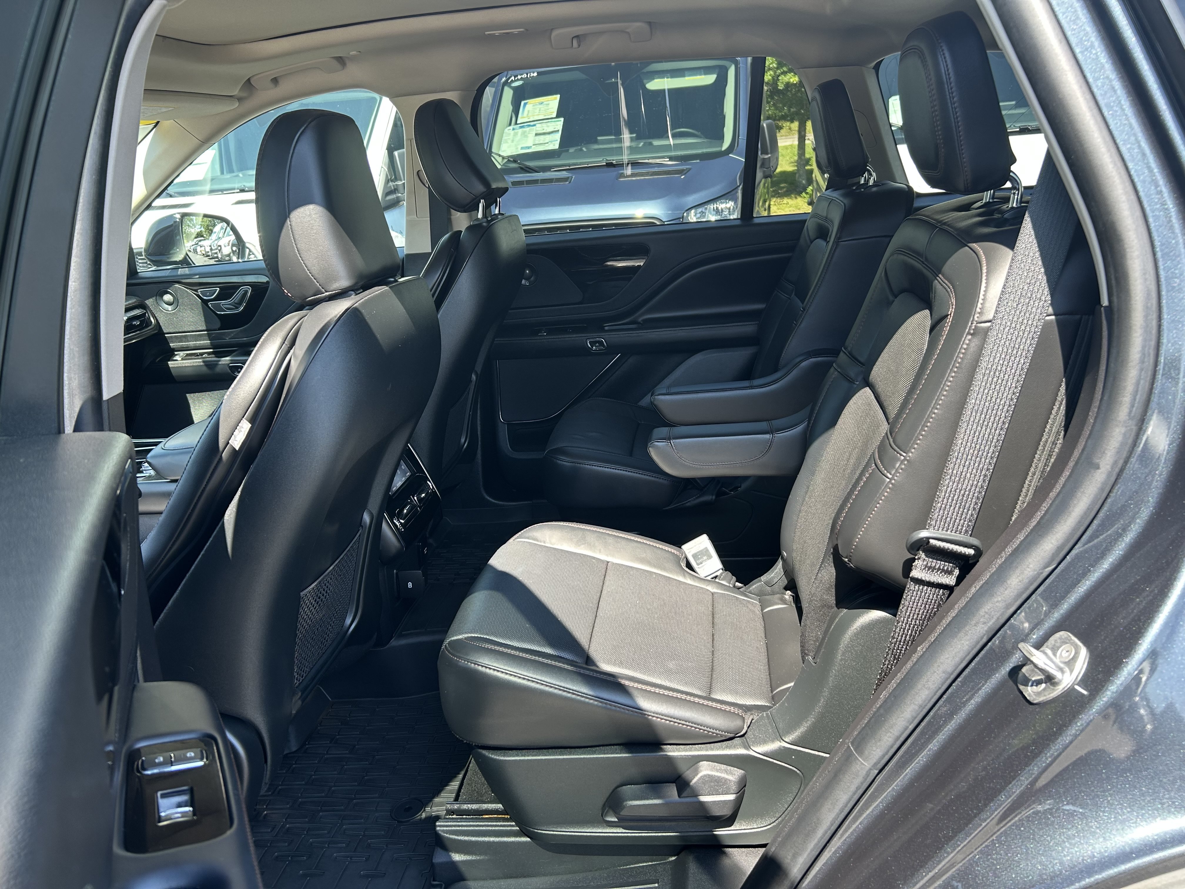 Used 2022 Lincoln Aviator Reserve w/ Elements Package Plus AWD/4WD image 11