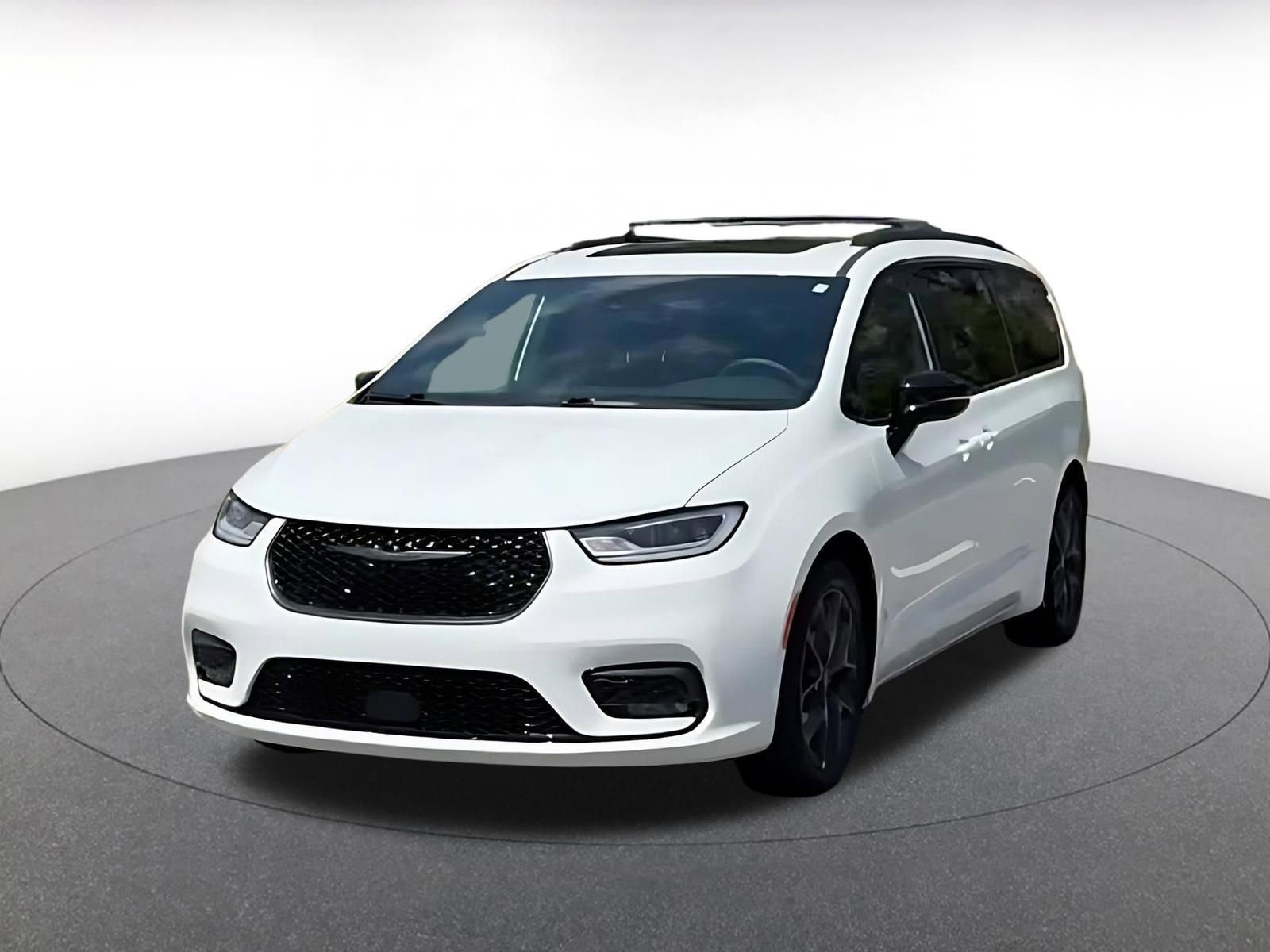 Used 2025 Chrysler Pacifica Limited image 7