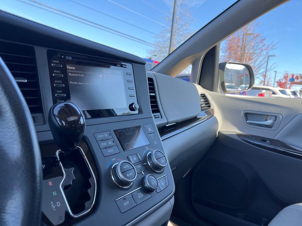 Used 2020 Toyota Sienna XLE w/ XLE Navigation Package image 19
