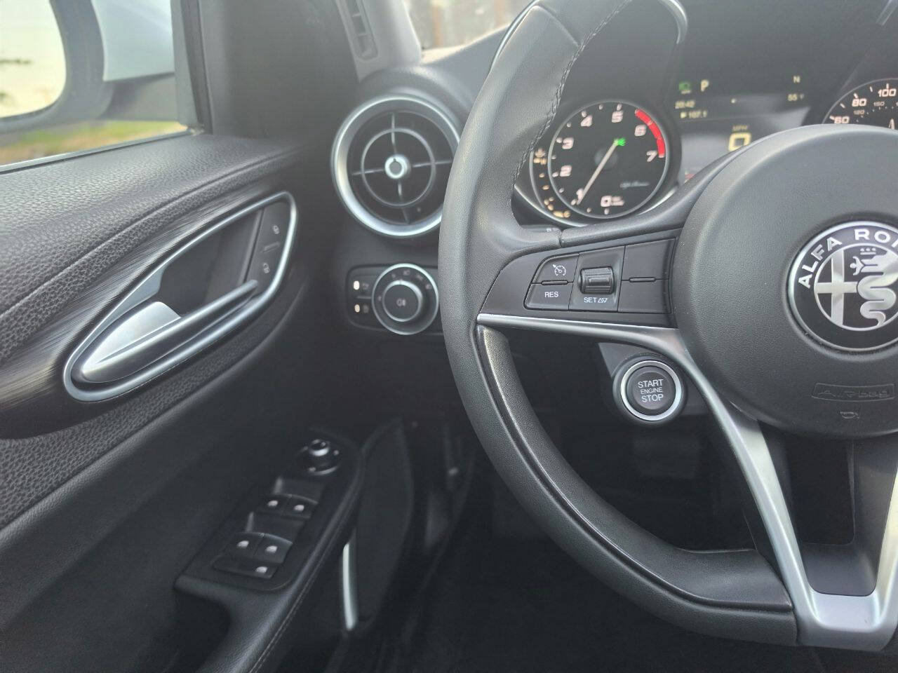 Used 2018 Alfa Romeo Giulia RWD image 33