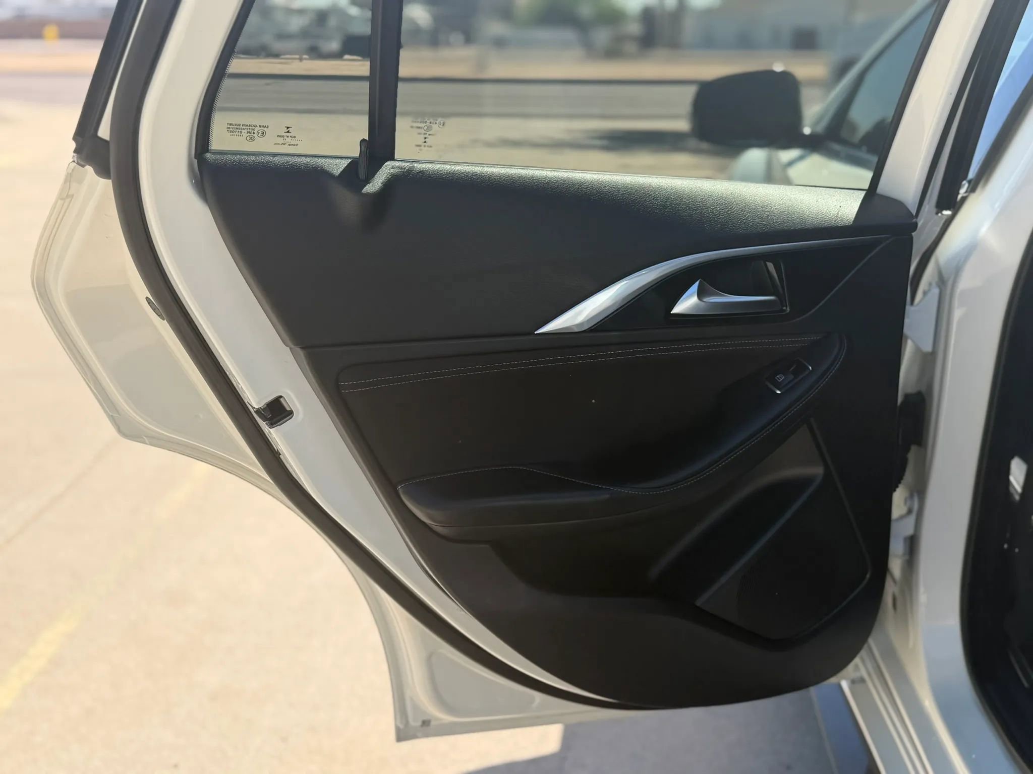 Used 2018 INFINITI QX30 image 13