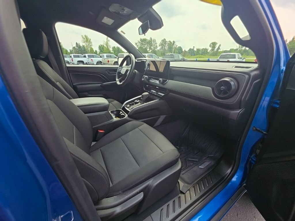 Used 2023 Chevrolet Colorado Trail Boss w/ Technology Package AWD/4WD image 19