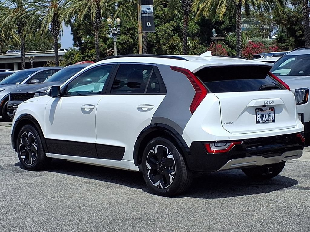 Certified 2023 Kia Niro Wave FWD image 4