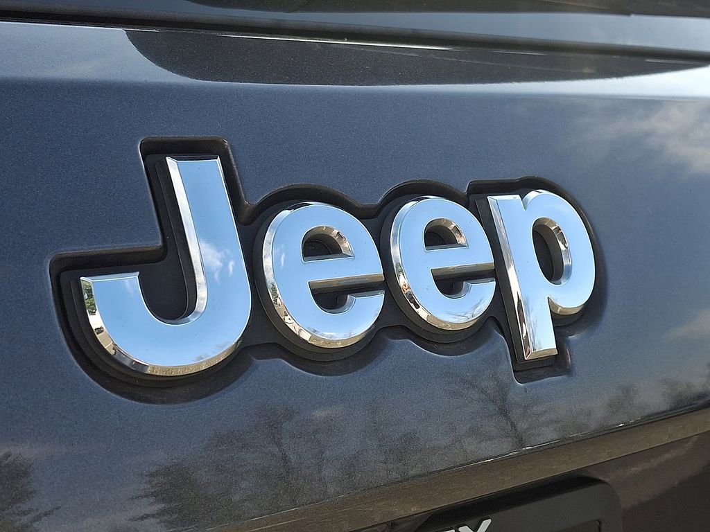 Used 2021 Jeep Grand Cherokee Laredo image 29