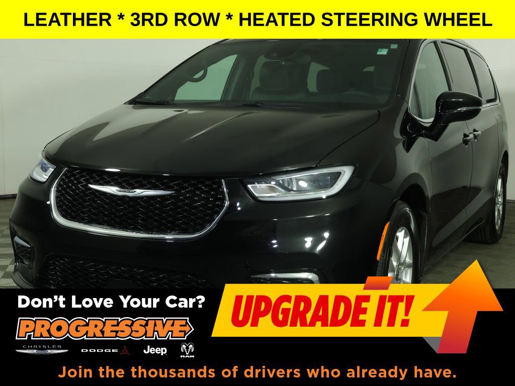 Used 2025 Chrysler Pacifica Select