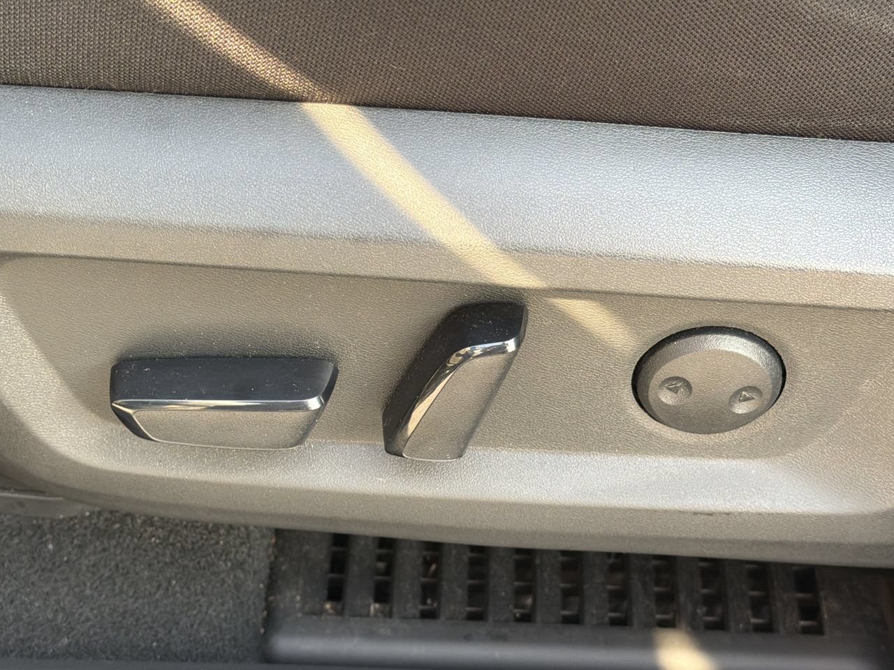 Certified 2023 Nissan Rogue SV FWD image 17