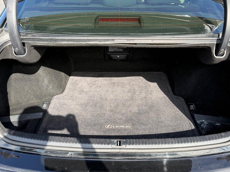 Used 2010 Lexus IS 250 w/ Preferred Accessory Package RWD image 5