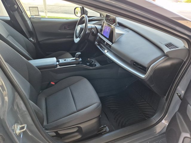 Used 2024 Toyota Prius LE FWD image 5