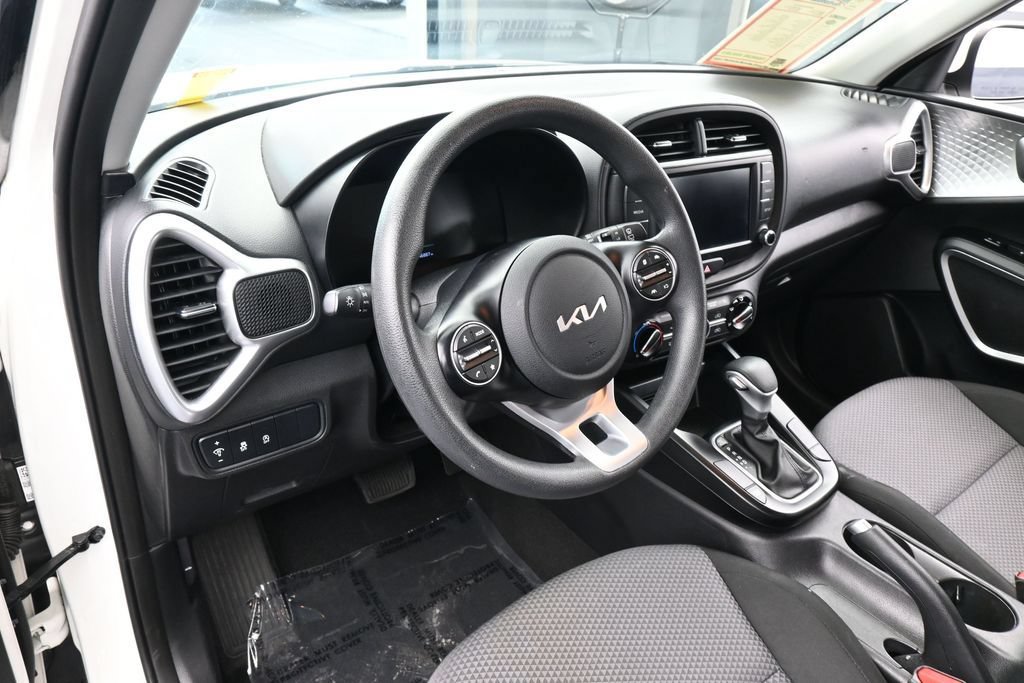 Used 2024 Kia Soul LX w/ Option Group 015 FWD image 10