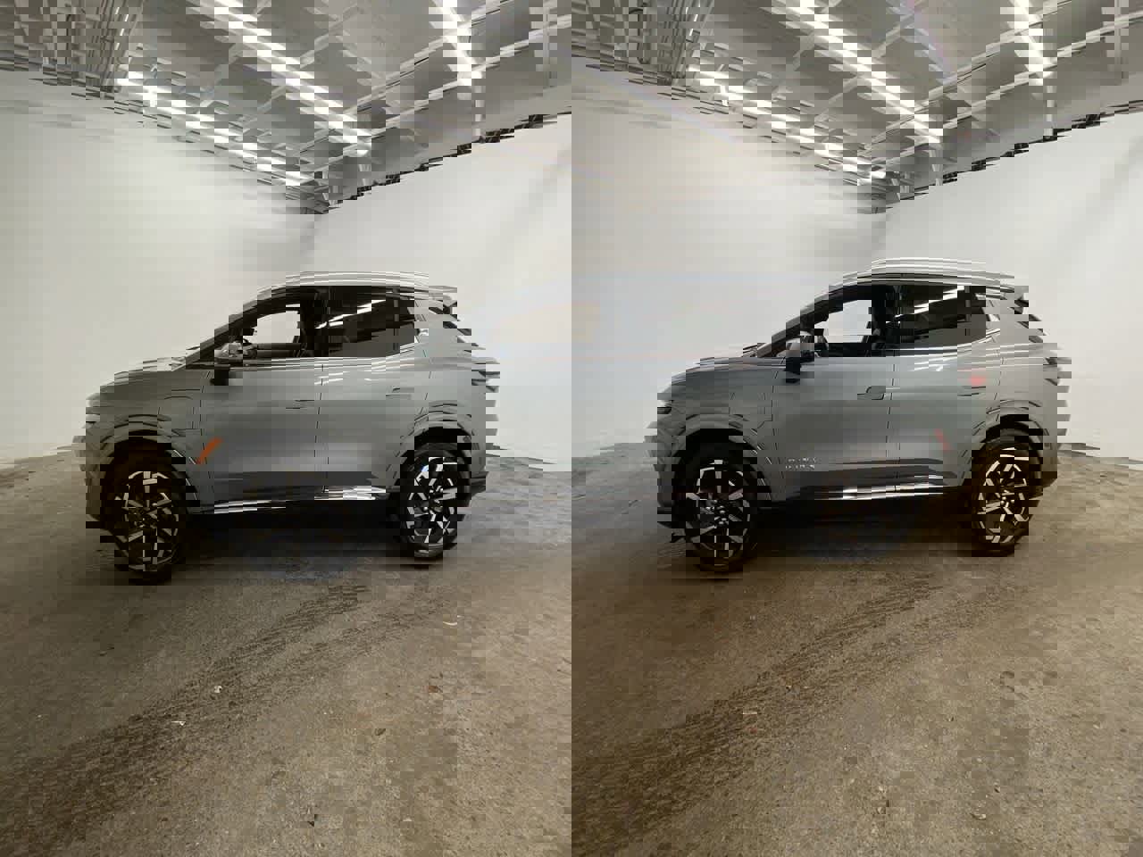 Used 2025 Chevrolet Equinox EV LT w/ Convenience Package image 3