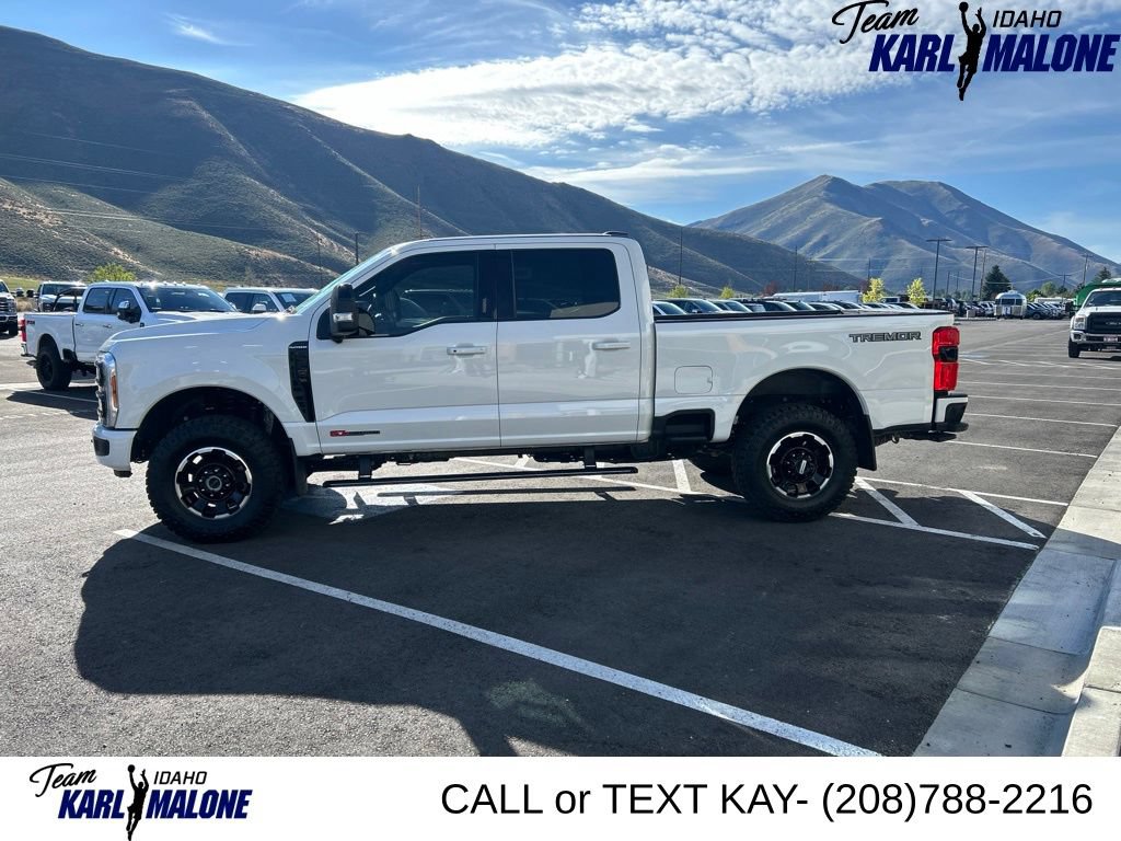 Used 2026 Ford F350 Platinum w/ Tremor Off-Road Package AWD/4WD image 4