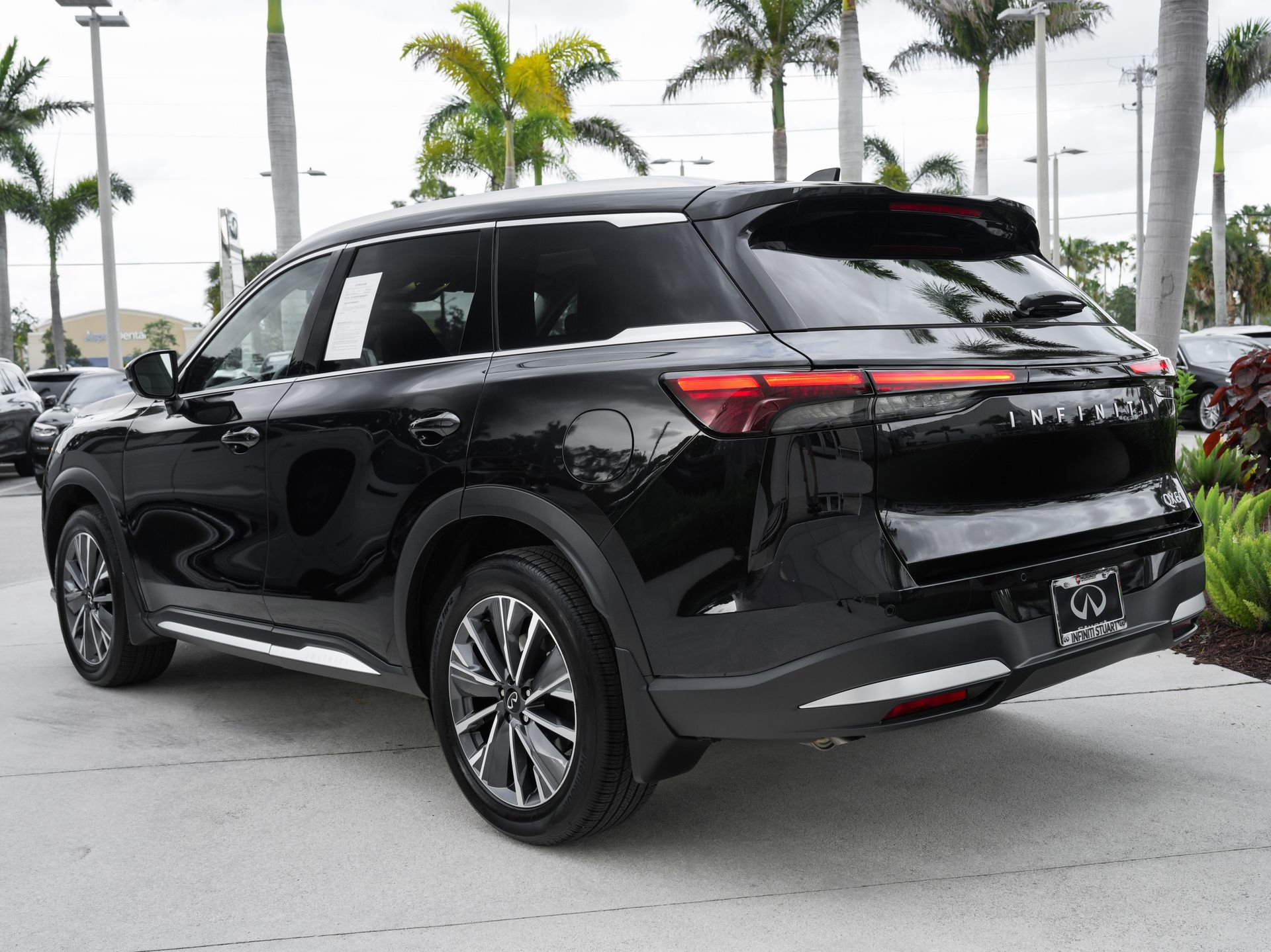 Certified 2026 INFINITI QX60 Luxe w/ Cargo Package FWD image 22